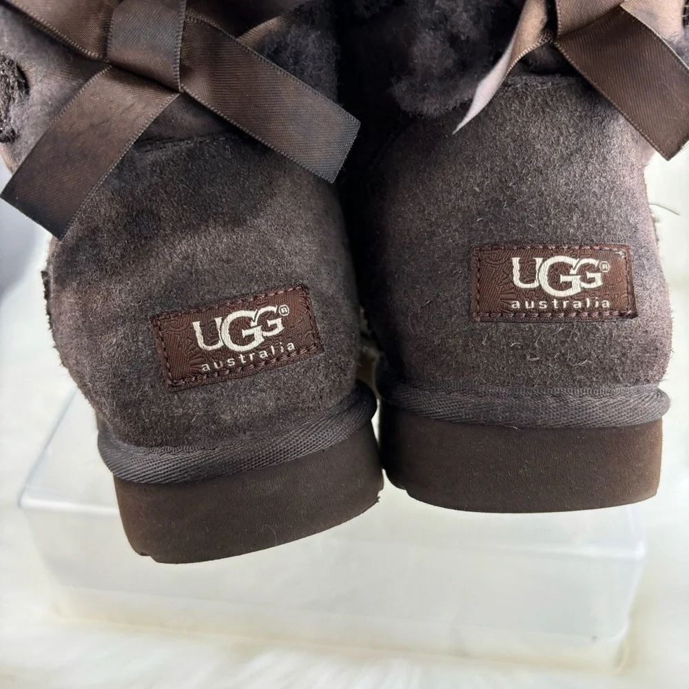 UGG WINTER DOBLE BOWS BOOTS SIZE 8 WOMAN